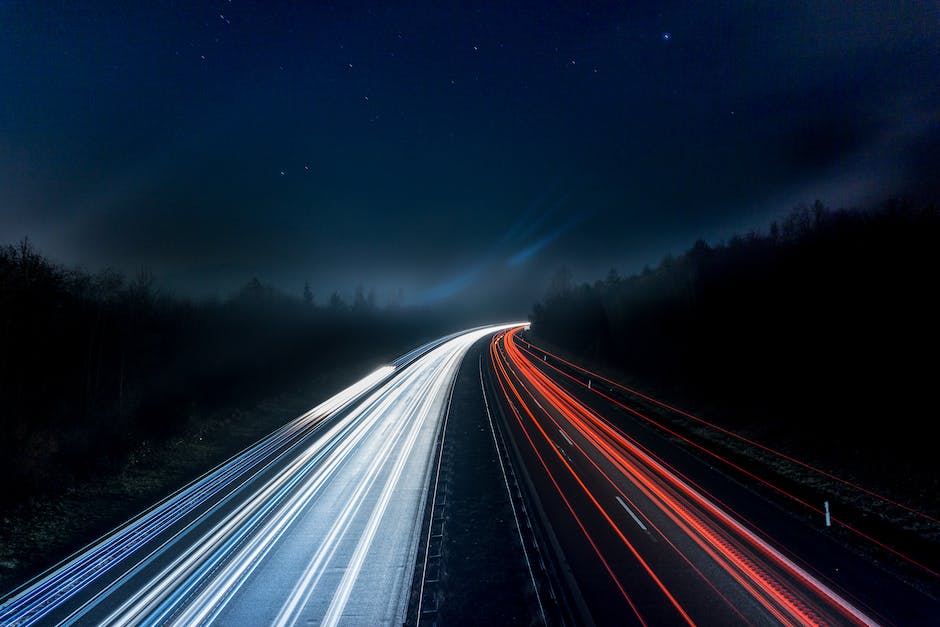 Geschwindigkeit für Autofahren auf der Autobahn