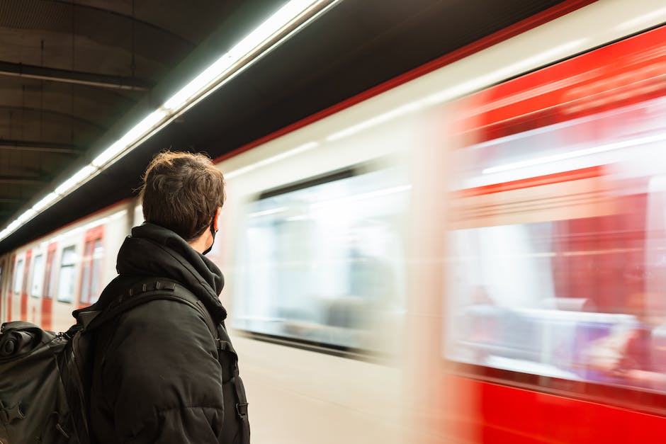 Wie Schnellkeit auf einer Bundesstraße erlaubt ist