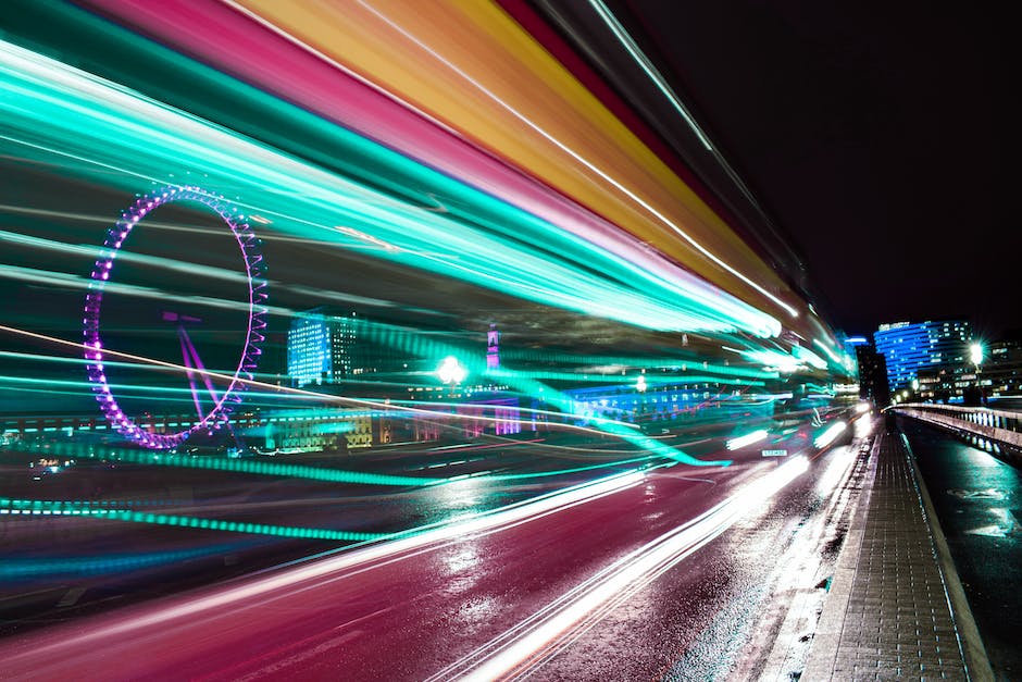 Maximale Geschwindigkeit auf unbegrenzten Autohbnautobahnen